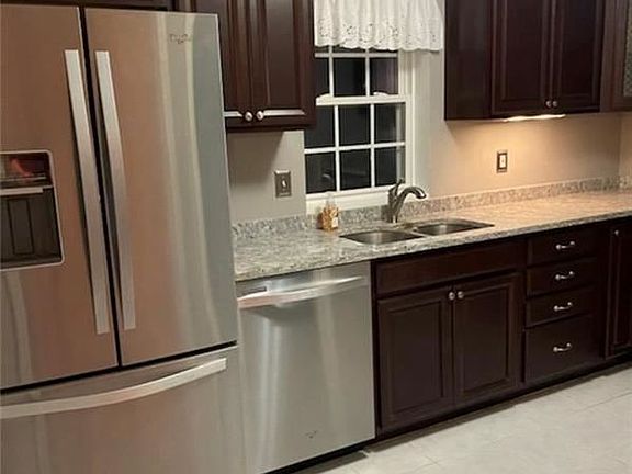 2nd image of 720 Putnam Pike APT 605