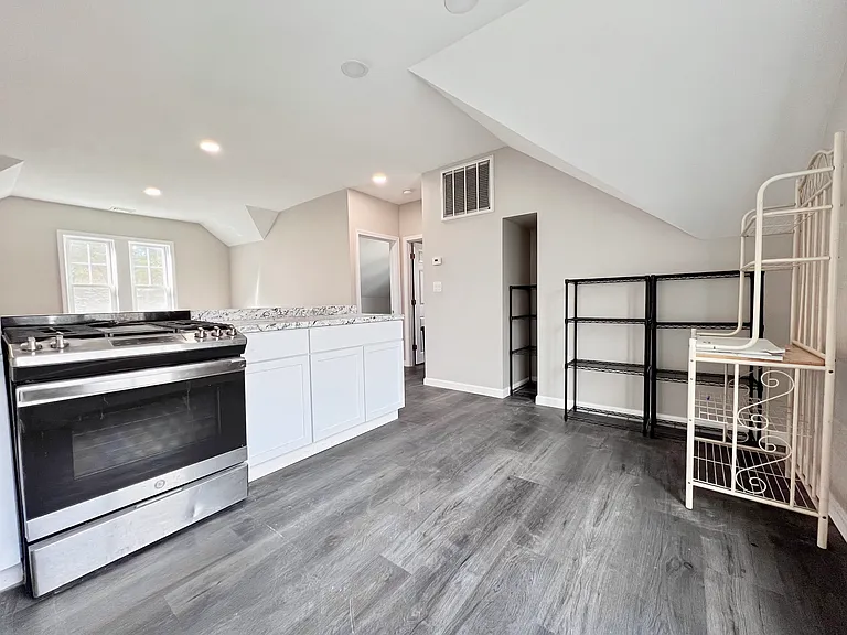 907 Rock St #3 — Photo 3