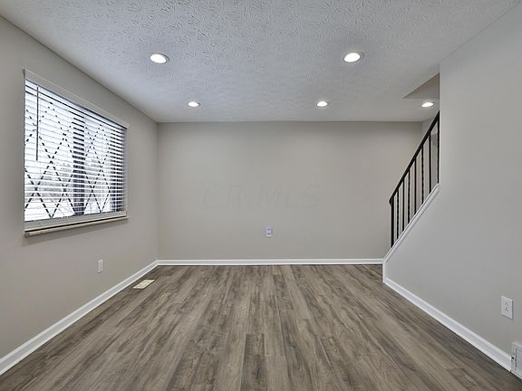 5th image of 230 Nottingham Ct
