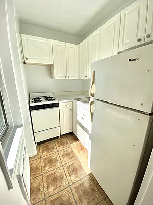 Rented by Guy Goldman, LREB | media 10