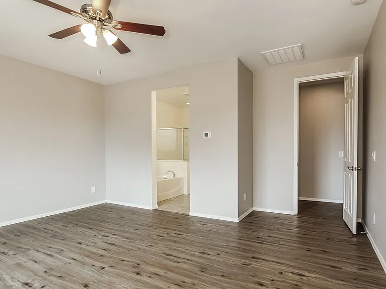 6114 S 30th Ln — Photo 8