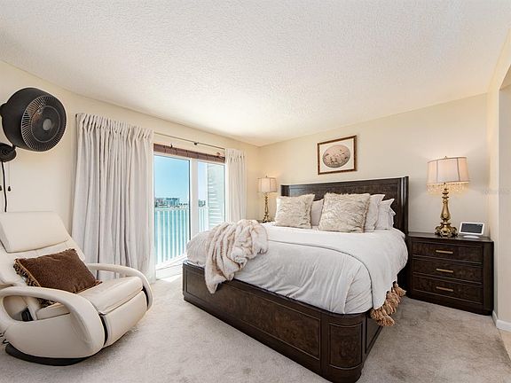 5th image of 610 ISLAND WAY #407