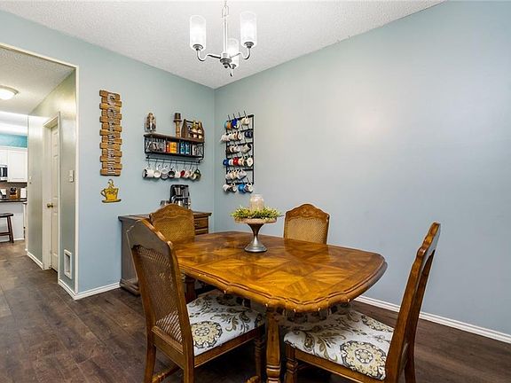 4th image of 100 S Carriage House Way