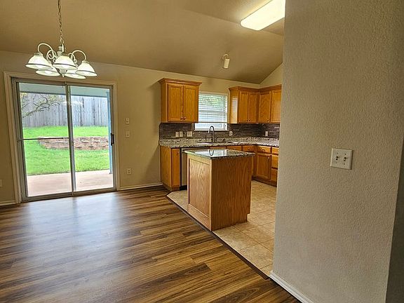 4th image of 3029 Cavecreek St