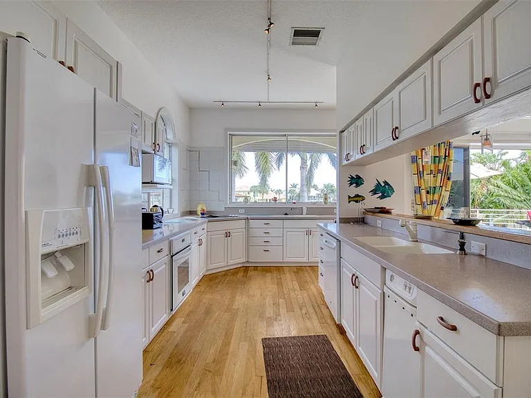 131 Sands Point Dr — Photo 11