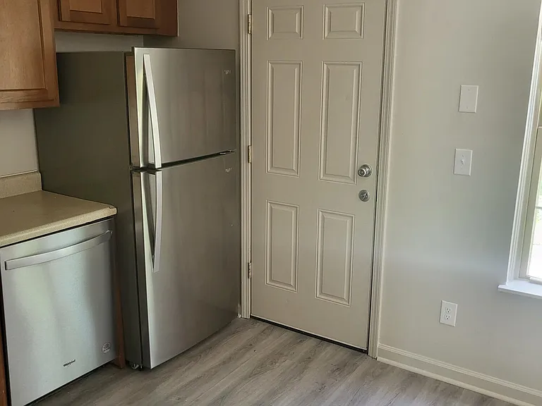 126 Langley Dr #B — Photo 7