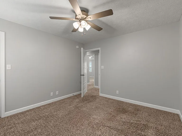 1037 Brightwood Ct — Photo 24