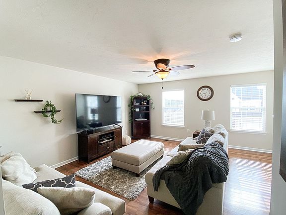 5th image of 113 Pine Ln