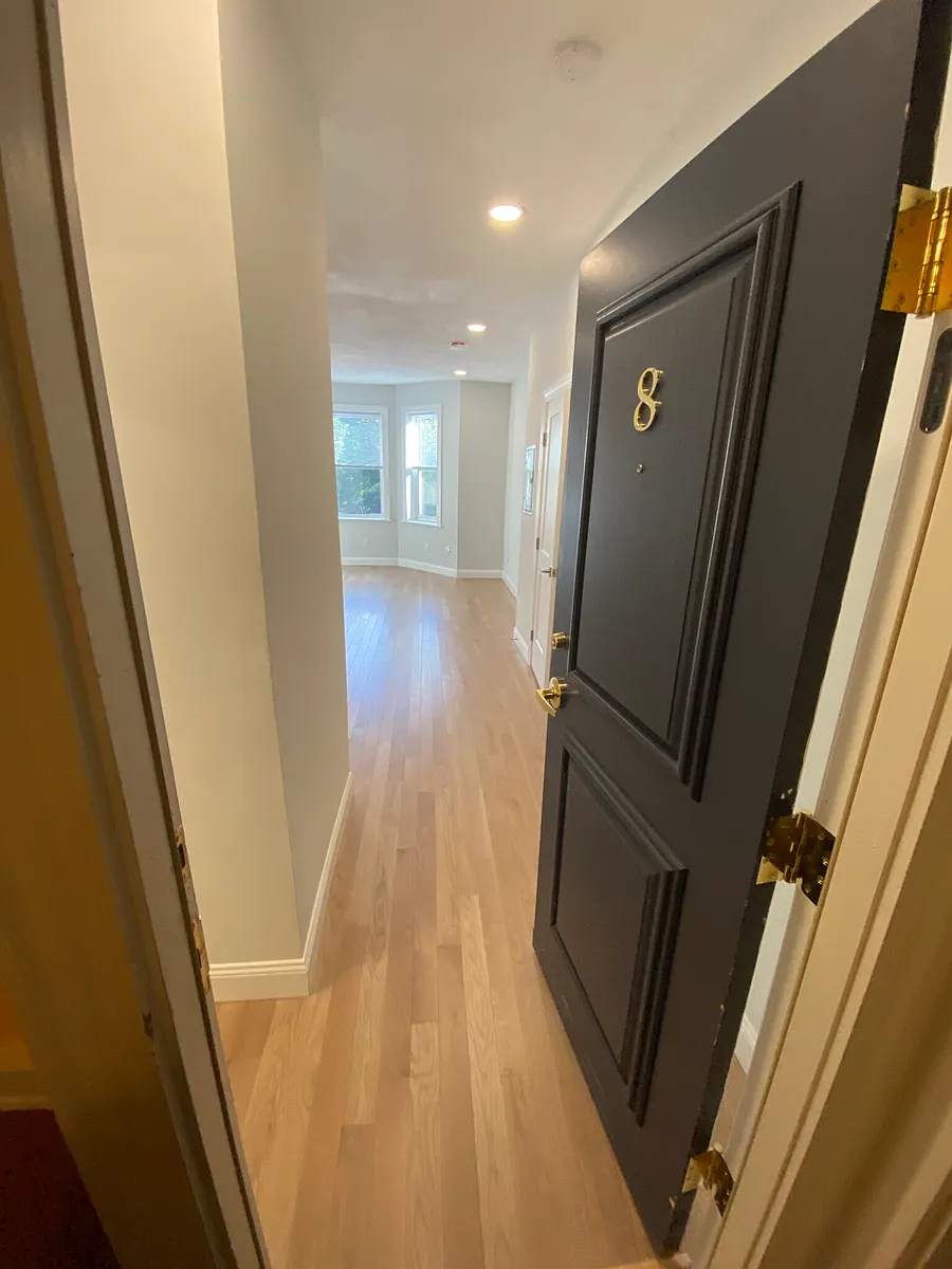 Building Photo - 104 Queensberry St #1