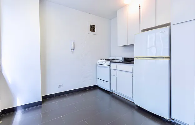 Rented by Manhattan Realty Group | media 5