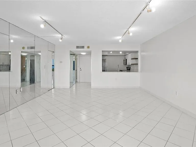 3000 E Sunrise Blvd #12E — Photo 11