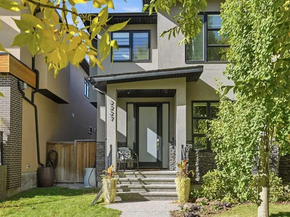 2227 E 26th St SW, Calgary, AB T3E 2A4