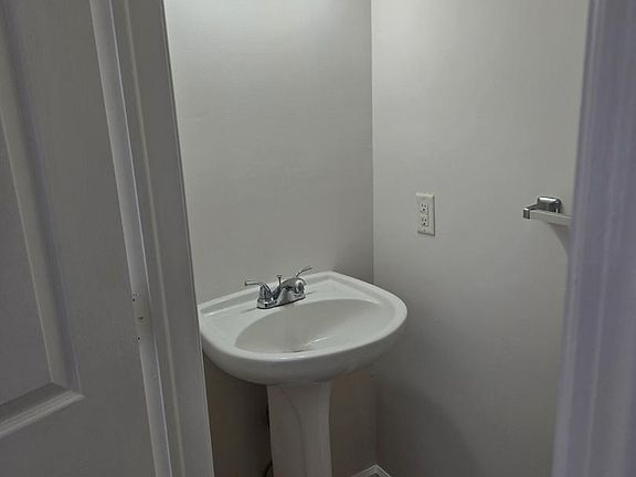 3rd image of 15 Pemberton St