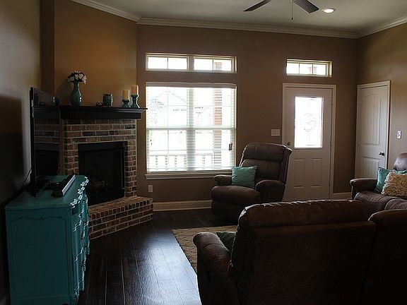 3rd image of 413 Hyde Park Dr
