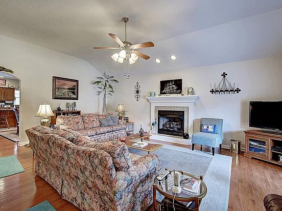 4th image of 646 Willowcrest Pl