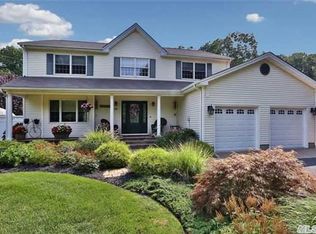 35 Pine Ridge Dr, Smithtown, NY 11787