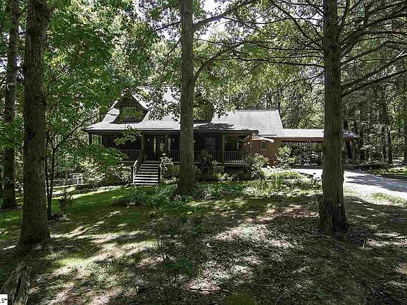 3rd image of 304 Dove Hill Cir