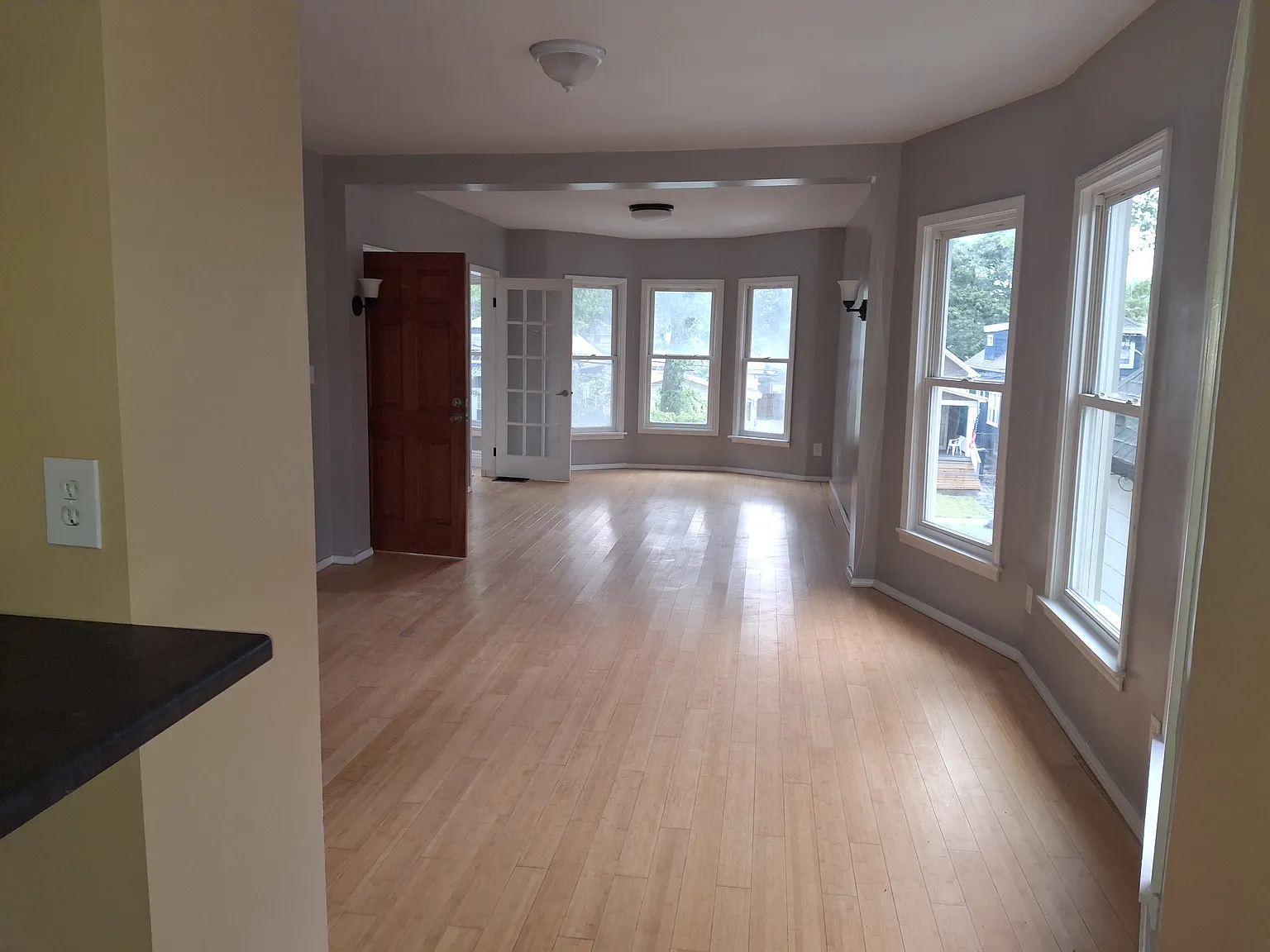 95 Sheffield Ave — Photo 3