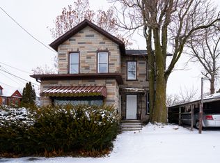 4 E Clark St, Freeport, IL 61032