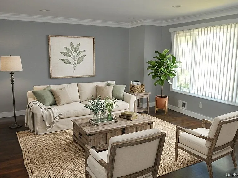 17 Circle Dr E — Photo 2