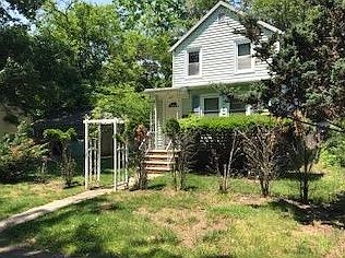 2nd image of 212 Pearl Pl