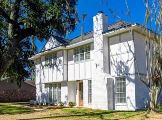 102 Banyan St, Lake Jackson, TX 77566