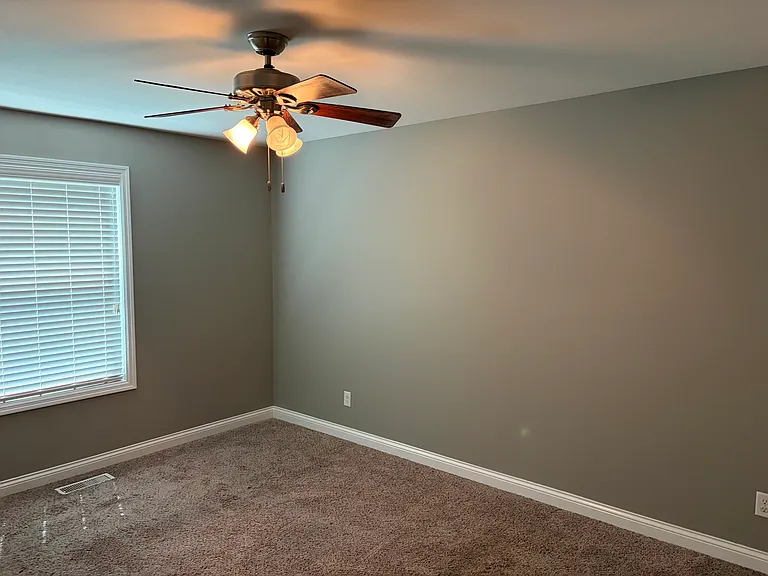 483 Honeysuckle Creek Dr — Photo 11