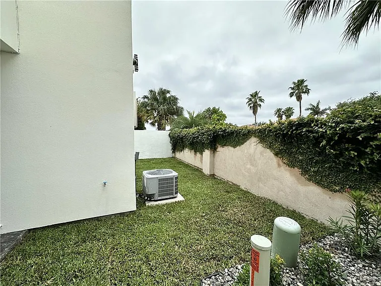 2312 S 43rd St — Photo 26
