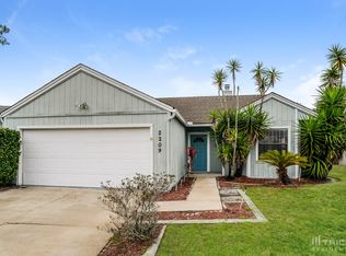 2209 N Twin Pines Cir, Jacksonville, FL 32246