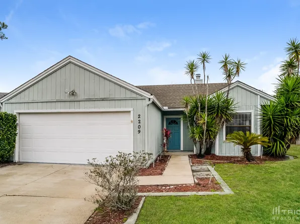 2209 N Twin Pines Cir, Jacksonville, FL 32246