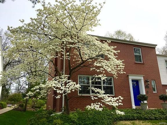 Welcome to 654 Hollywood Place - look at that gorgeous dogwood tree!