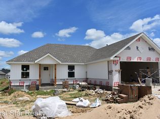 820 Madison Dr, Prairie Grove, AR 72753