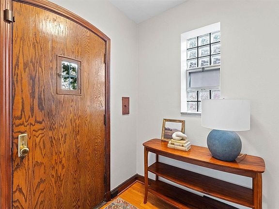 4th image of 6531 Lindenwood Pl