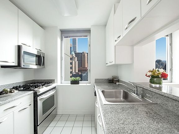 4th image of 150 E 44th St APT 30G