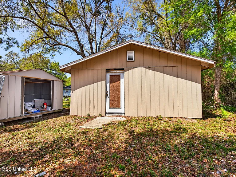 612 N Wright Ave — Photo 33