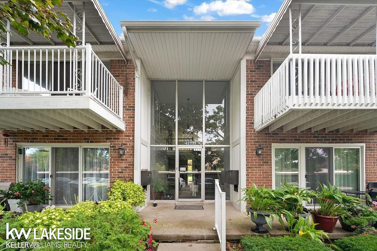 3 bed, 2.0 bath, 1120 sqft, $1,950 — Photo 3