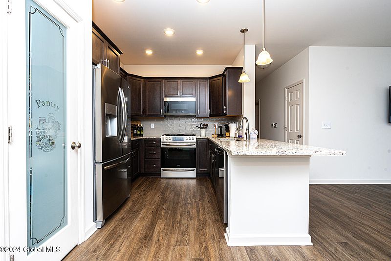 4th image of 701 Grayson Place