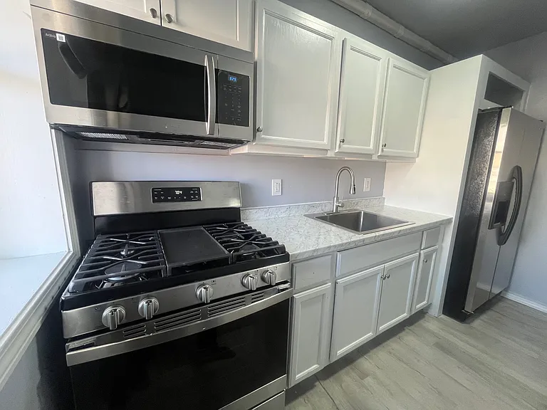 199 E Main St #4 — Photo 2