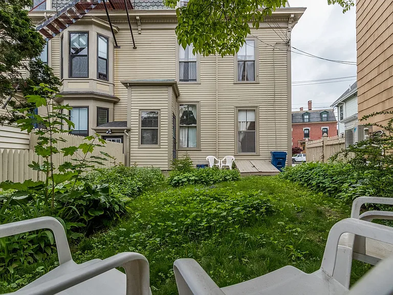 256 Vaughan St — Photo 41