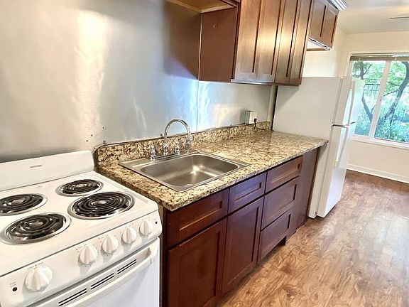 2nd image of 525 E Harrison St #103