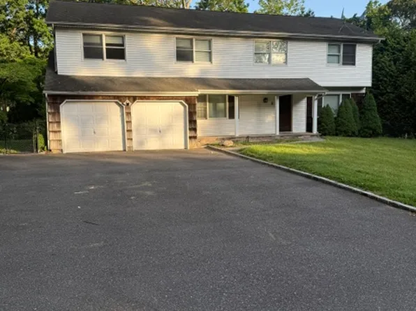 8 Tobi Ln, East Setauket, NY 11733