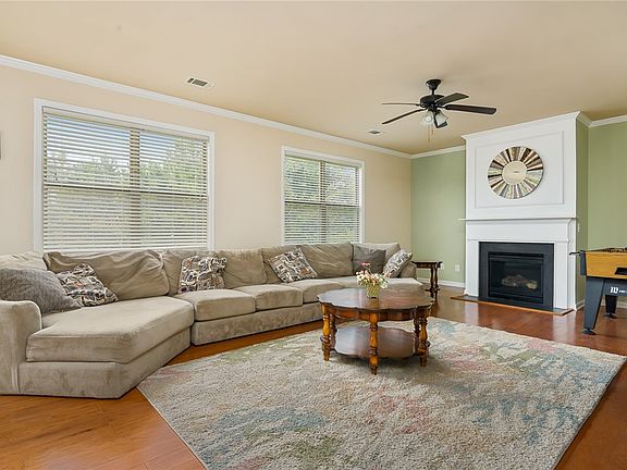 4th image of 105 Waltzing Vine Ln