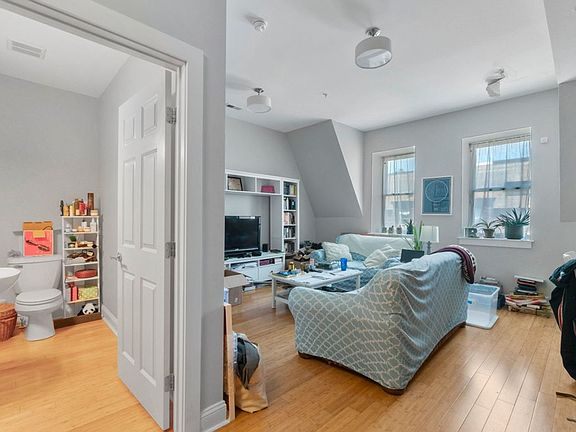 2nd image of 1226 N Calvert St APT 4