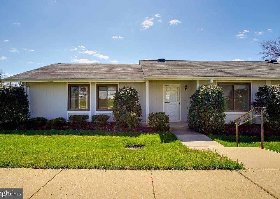 1st image of 15202 Hyde Park Dr #36-36-B