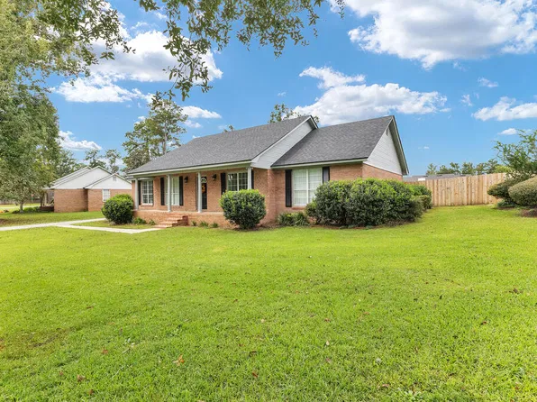 3915 Sweetwater Dr, Valdosta, GA 31602
