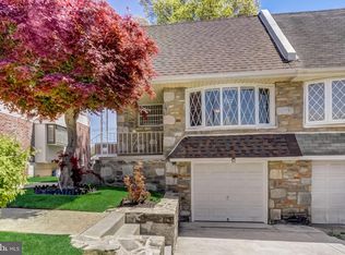 8821 Dewees St, Philadelphia, PA 19152