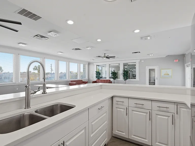 Welcome to Wymore 360 Apartments, where modern design meets comfort. Enjoy spacious layouts, state-of-the-art kitchens, and stunning views that elevate your living experience. Don't miss outschedule your tour today!