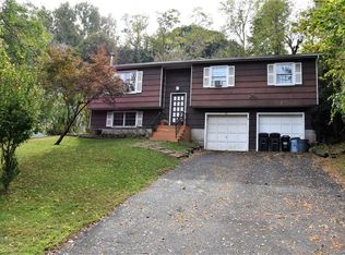 191 Shore Rd, Cornwall On Hudson, NY 12520
