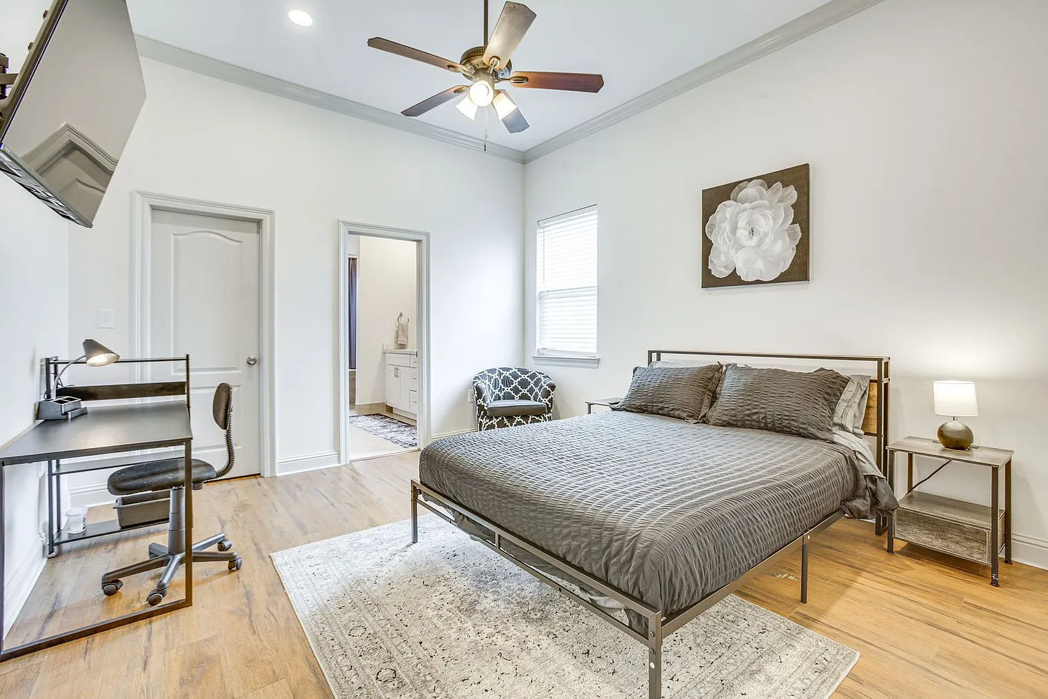 2 bed, 2.0 bath, 1291 sqft, $2,184 — Photo 3