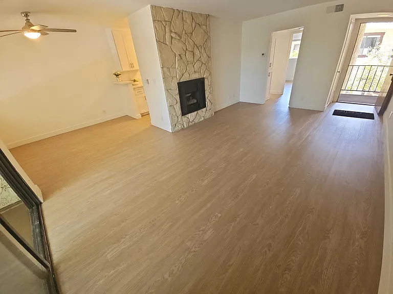 Coldwater Canyon Ave — Photo 17
